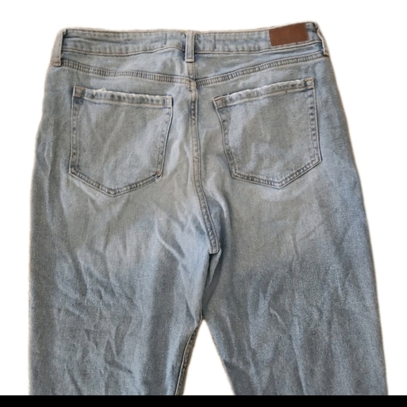 Hollister Womens Ultra High Rise Light Wash Mom Jean 13S/ 31 - Picture 6 of 15